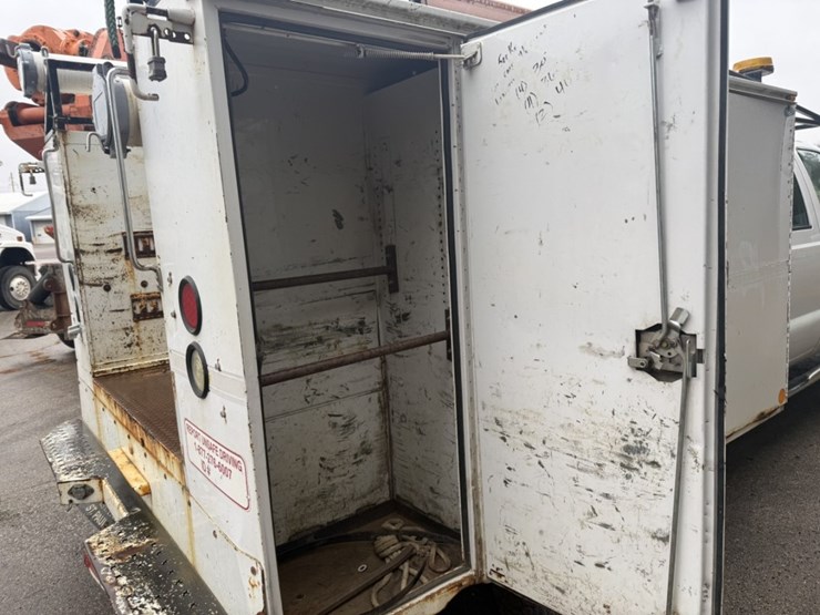 2011-ford-f550-image-23