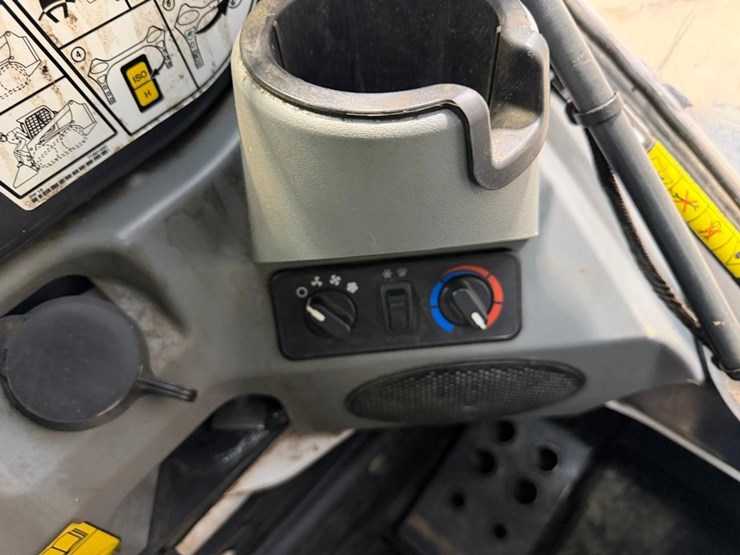 2023-bobcat-t770-image-26