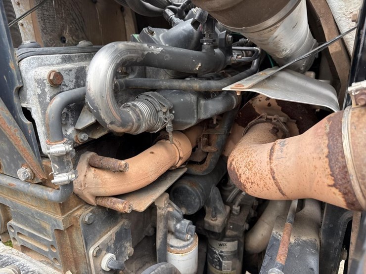 2005-peterbilt-320-image-22