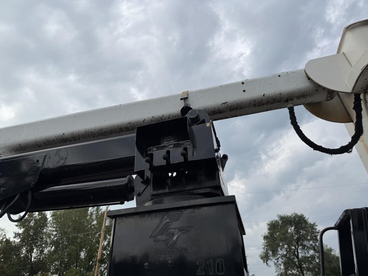 peterbilt-330-image-29