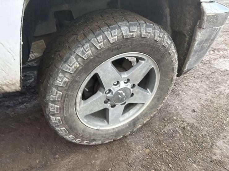 2012-chevrolet-silverado-2500-image-10