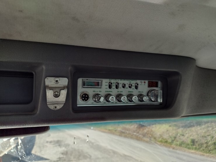 peterbilt-567-image-13