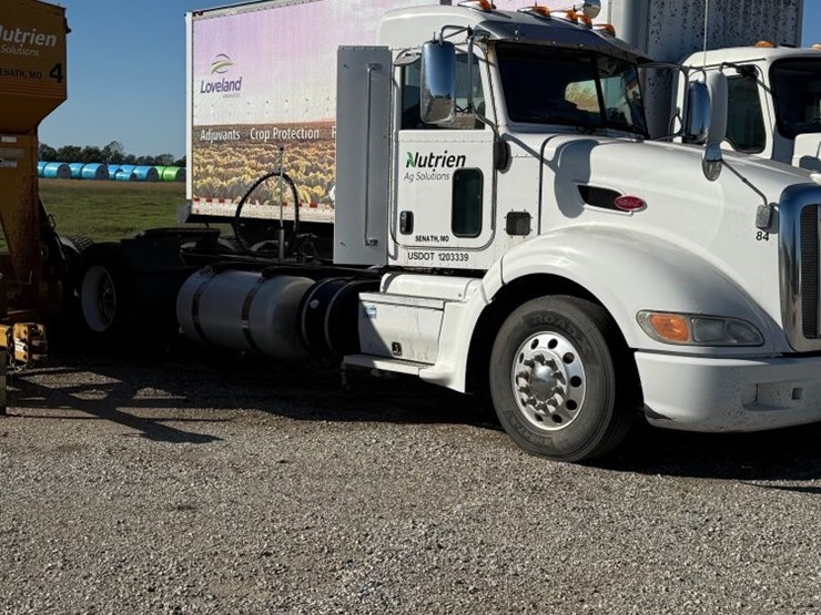 peterbilt-386-image-2