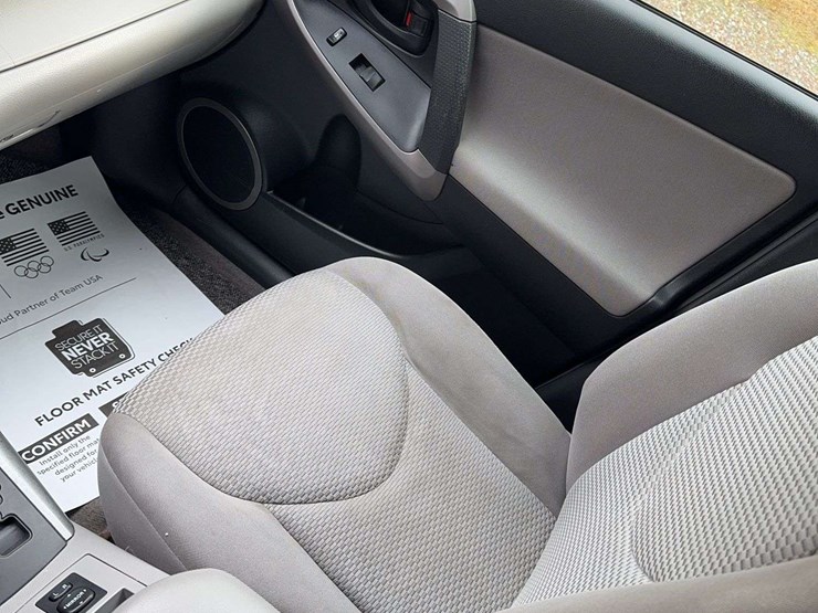 2006-toyota-rav4-image-12