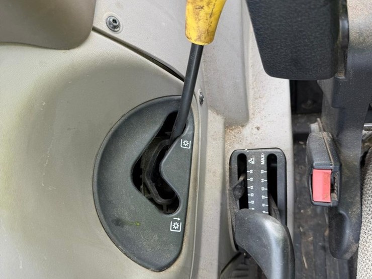 2019-case-ih-farmall-130a-image-25