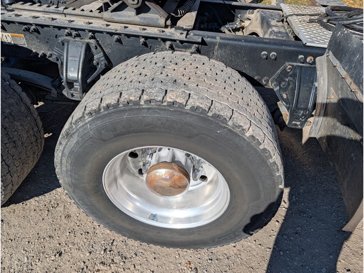 2017-kenworth-t680-image-5