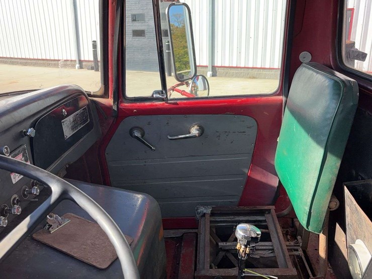 1968-international-f2000d-image-41