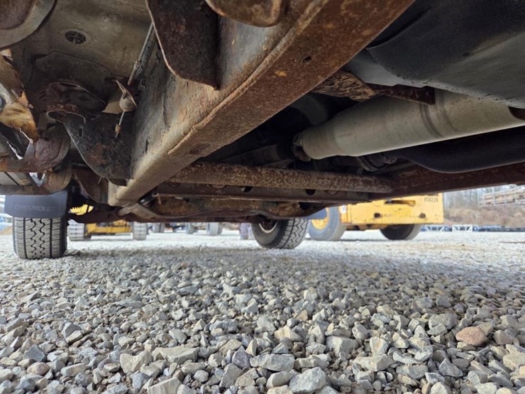 2015-chevrolet-silverado-2500hd-image-32