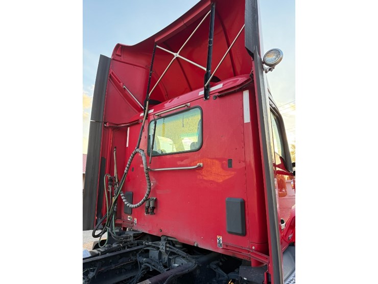 2019-kenworth-t680-image-13