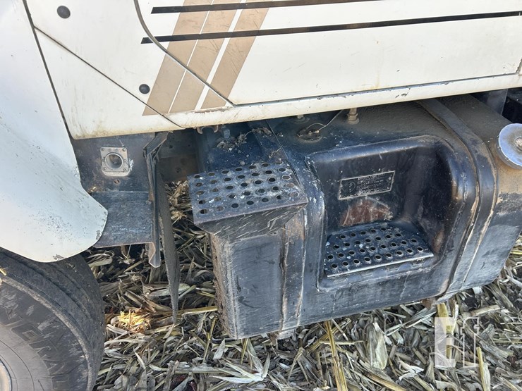 1985-international-s2500-image-13