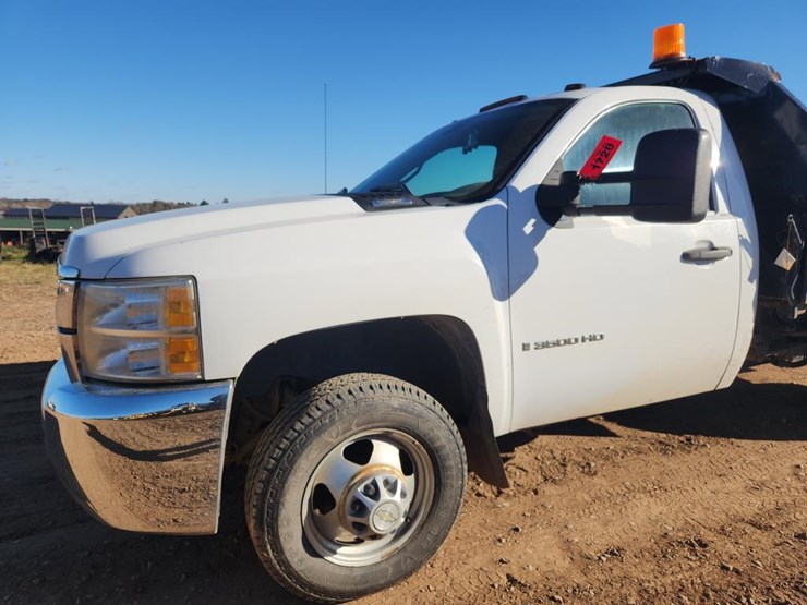 2009-chevrolet-3500-image-9