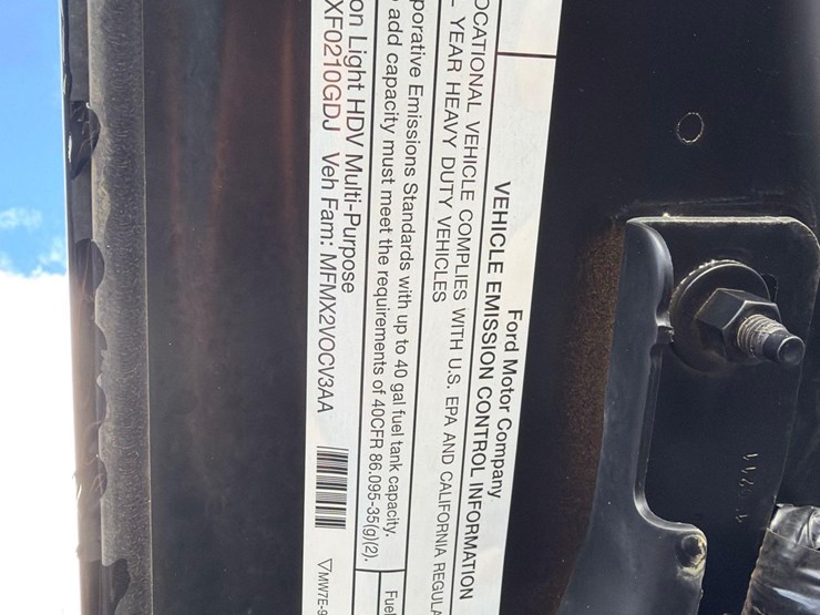 2021-ford-f350-image-28