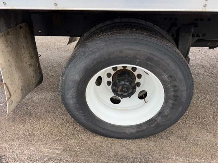 freightliner-m2-106-image-9