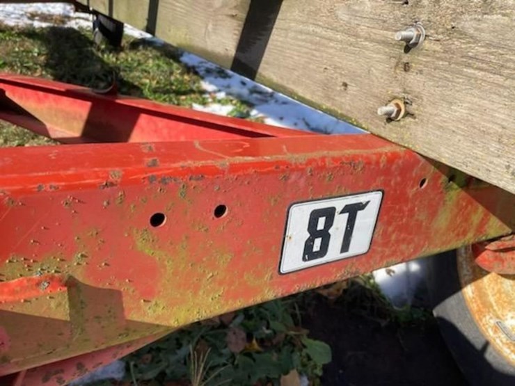 round-bale-wagon-w/8-ton-running-gear-image-3