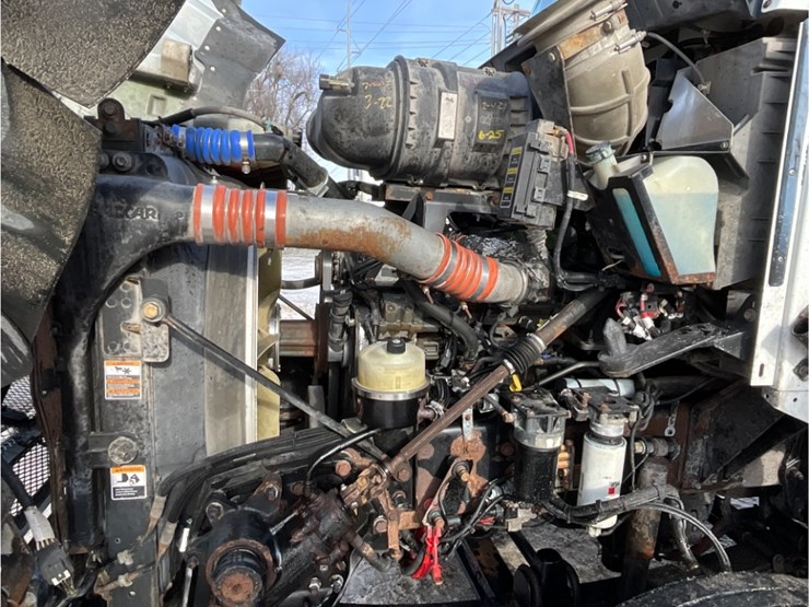 2014-kenworth-t440-image-16