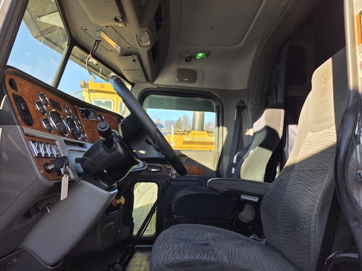 2007-peterbilt-386-image-61