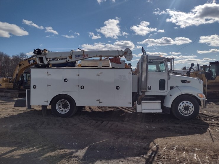 peterbilt-335-image-3