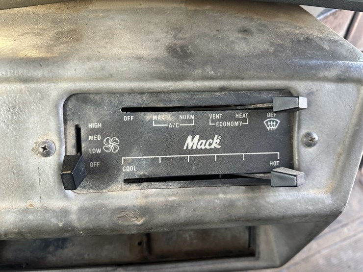 mack-rd688s-image-39