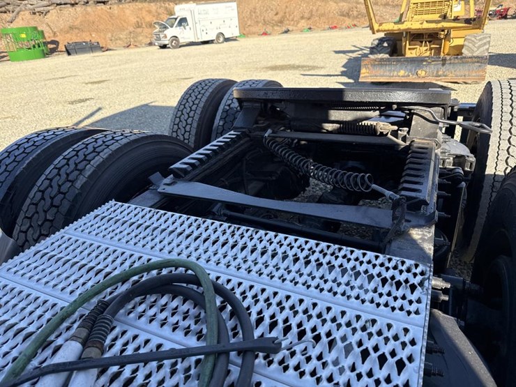 2012-peterbilt-389-image-46