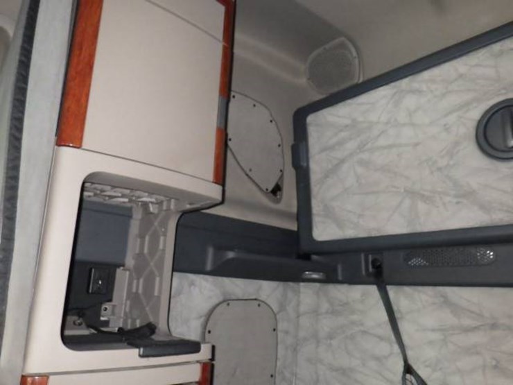 freightliner-cascadia-125-image-23