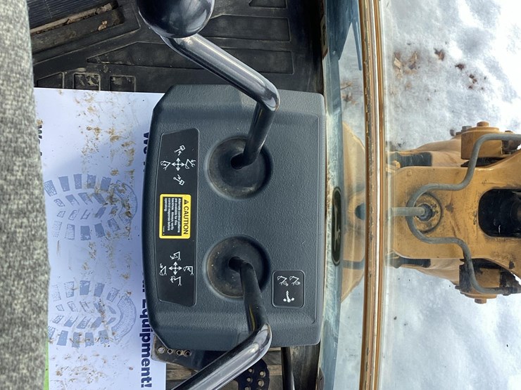 2020-john-deere-310-image-12