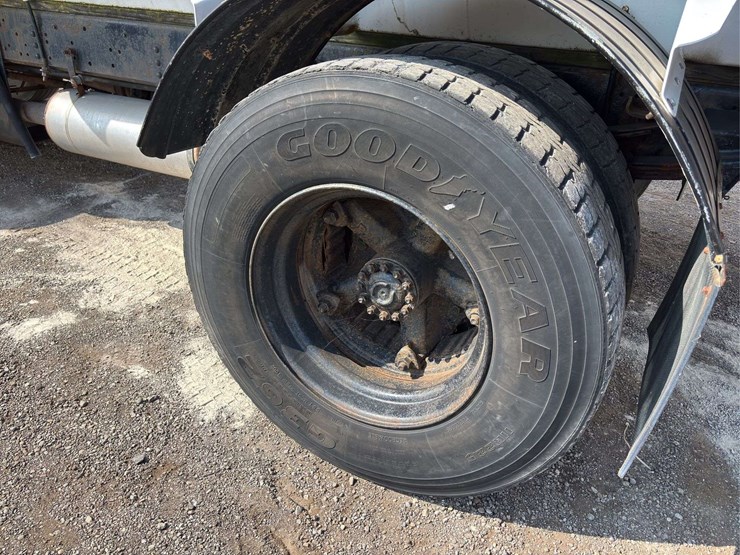 1992-ford-f700-image-5