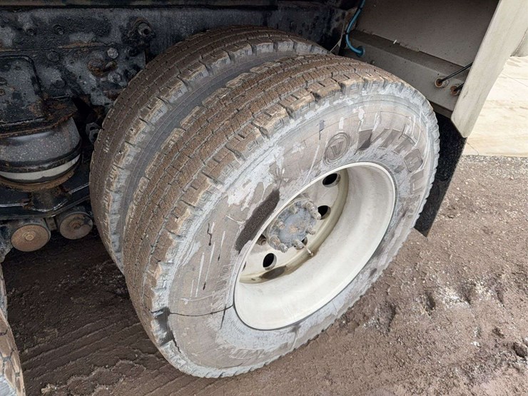 2010-kenworth-t800-image-6