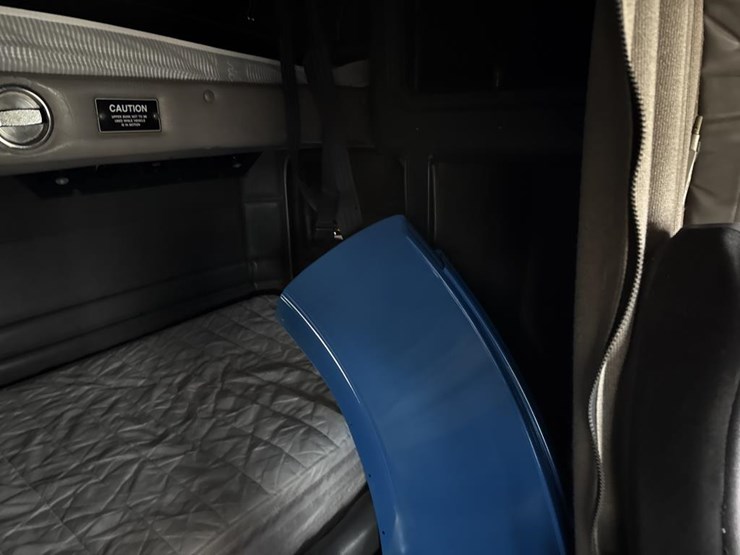 1999-peterbilt-379-image-89