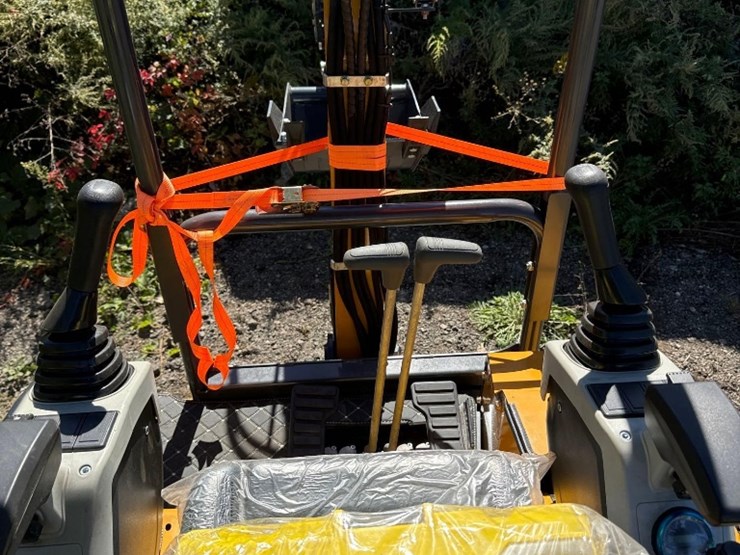 new-cfg-industrial-co-mini-excavator-model-qk18r-image-7