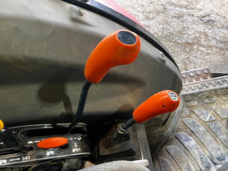 2017-massey-ferguson-1754-image-32