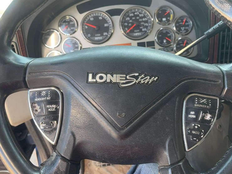 2010-international-lf517-lone-star-dump-truck-image-49