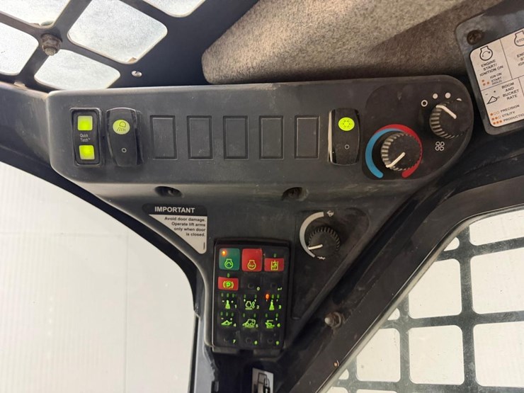 2021-deere-317g-image-27