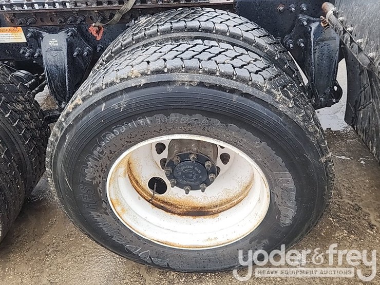 2019-freightliner-cascadia-126-image-10