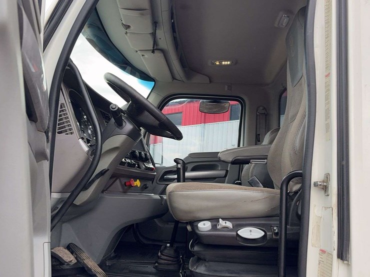2016-kenworth-t880-image-44
