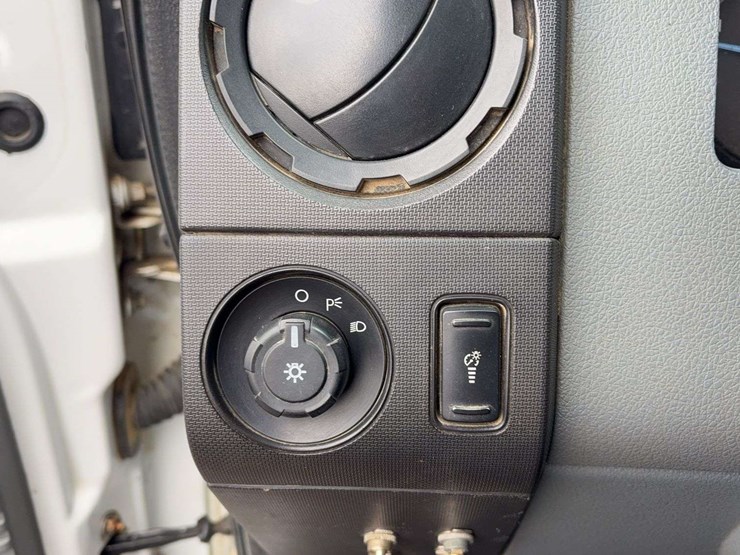 2011-ford-f250-image-28