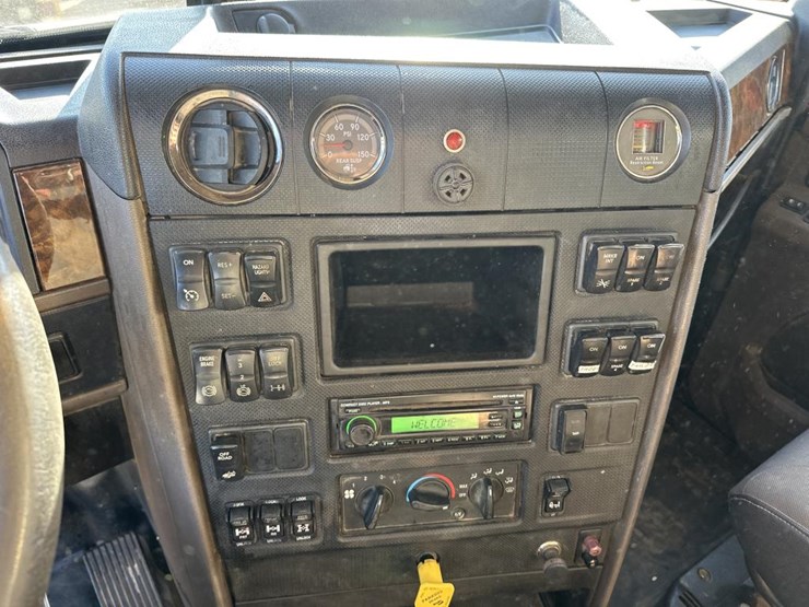 2017-international-hx615-image-49