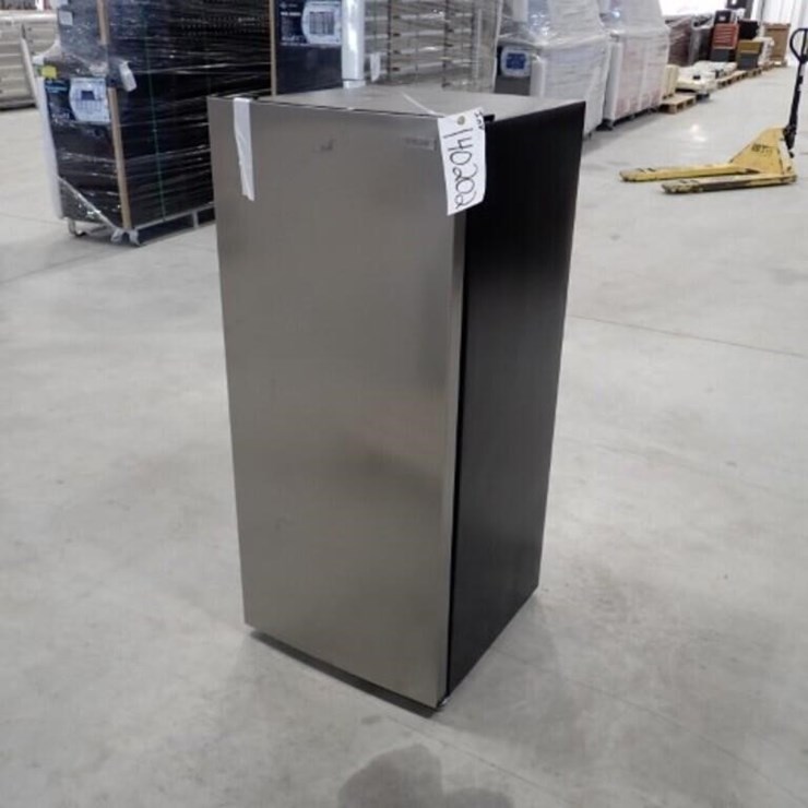 Vissani 7.1 Cu Ft Upright Freezer