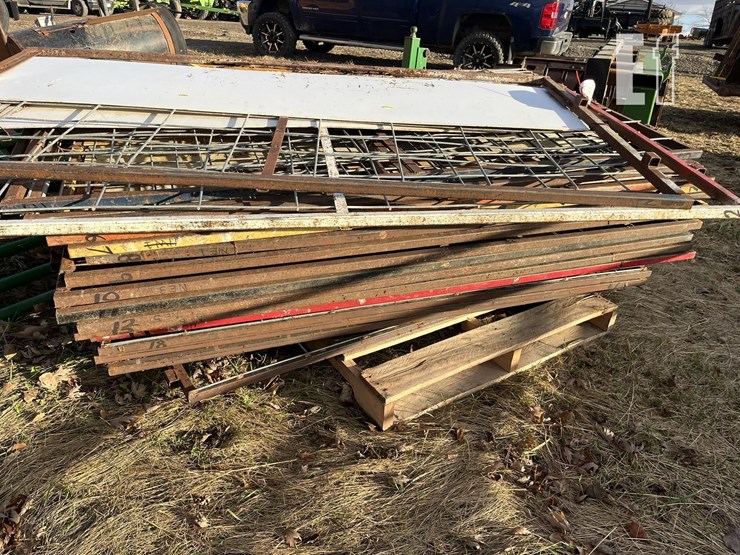 homemade-3-sided-sheep/goat-pens-image-6