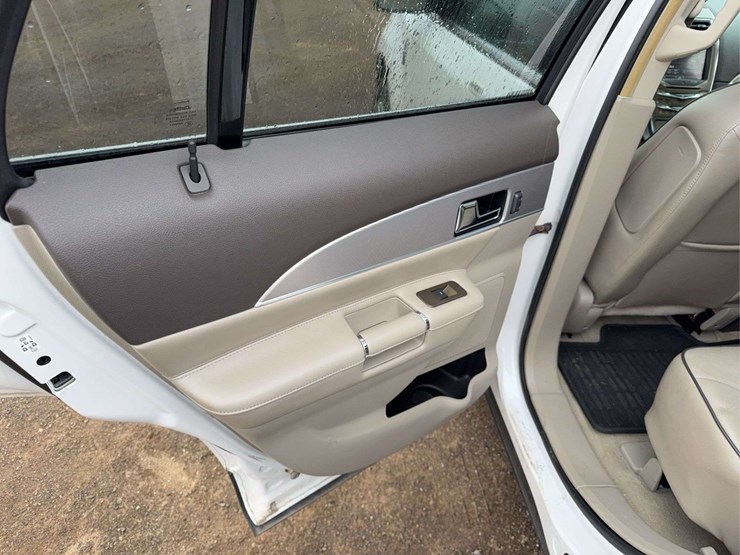 2012-lincoln-mkx-image-35