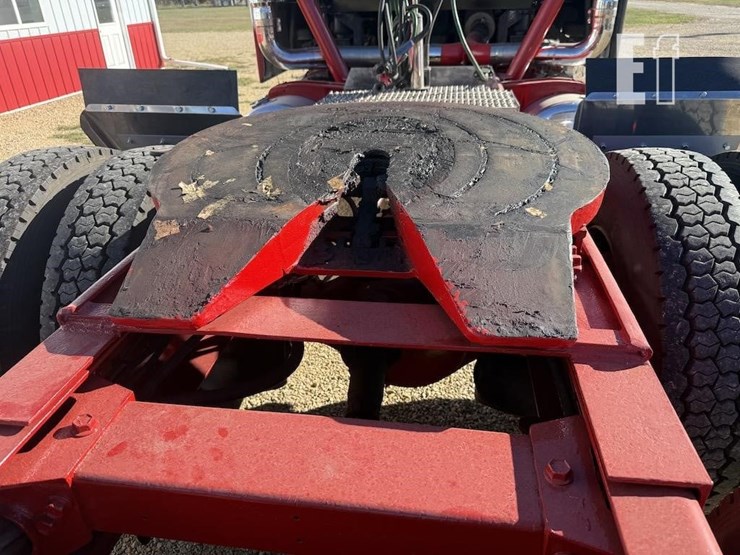 1985-peterbilt-362-image-10