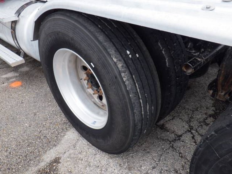 freightliner-cascadia-126-image-16