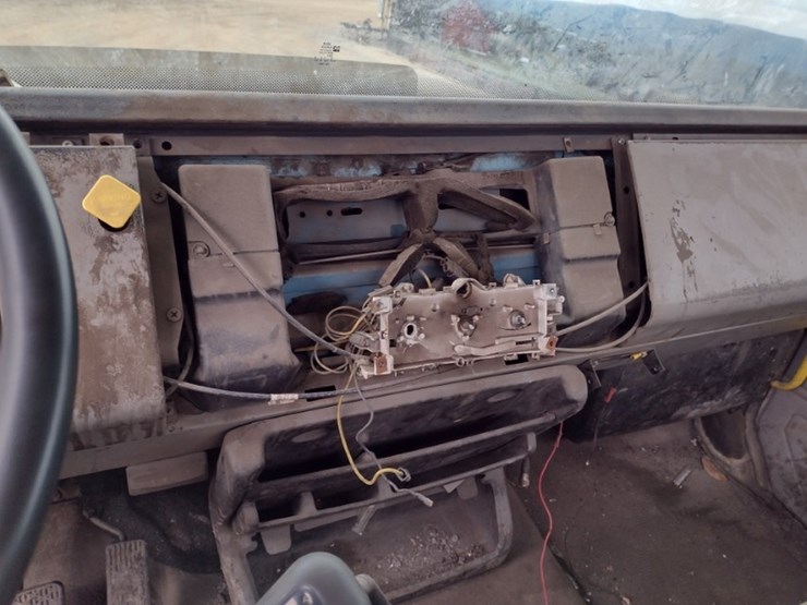 freightliner-fl70-image-10