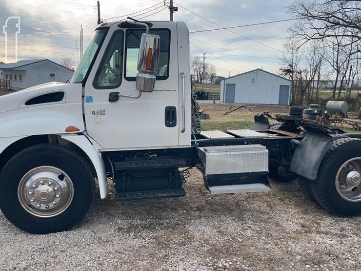 international-durastar-4300-image-1