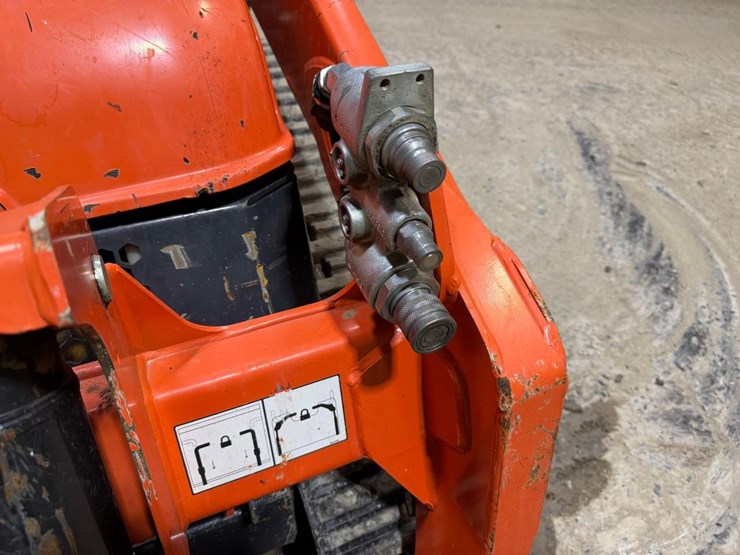 2023-kubota-scl1000-image-11