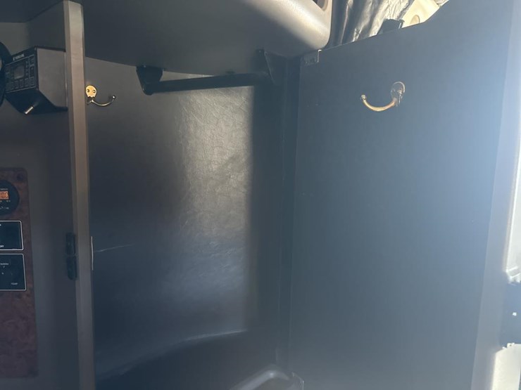 2009-kenworth-t800-image-48