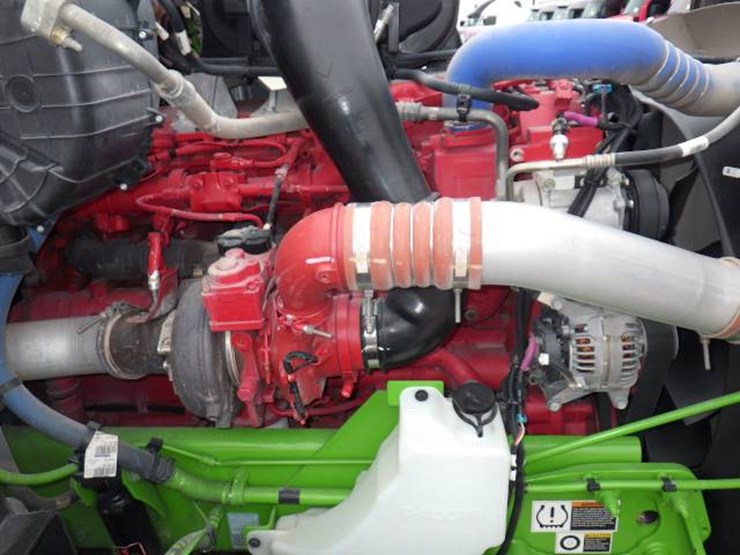 peterbilt-579-image-28