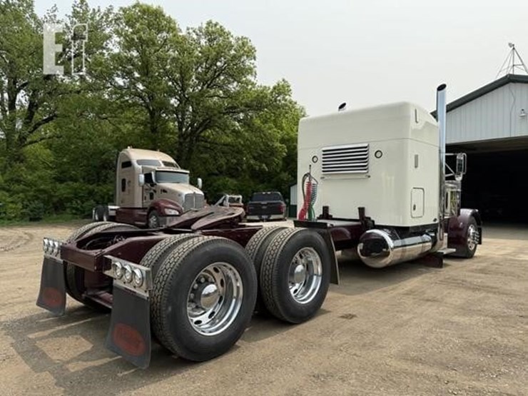 2002-peterbilt-379-image-4