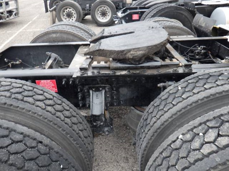 2017-volvo-vnl780-image-5