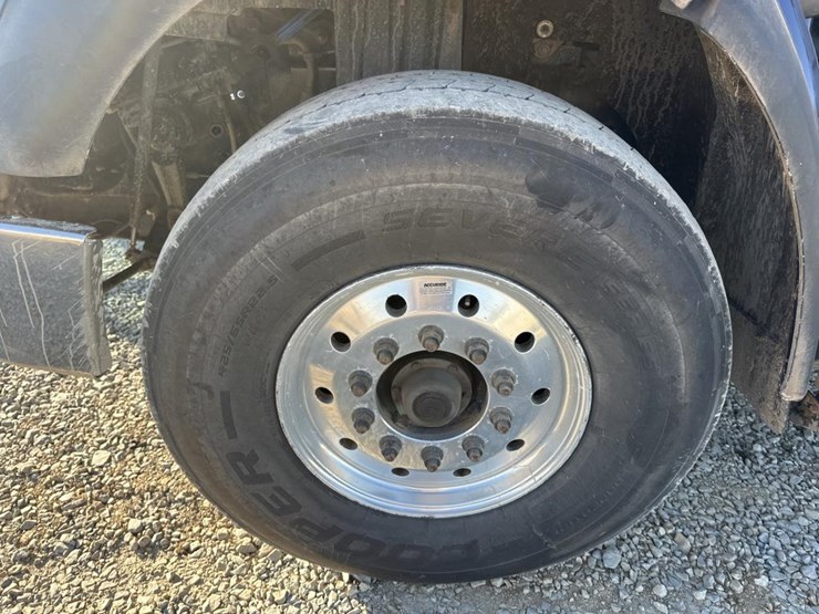 2017-international-hx615-image-56