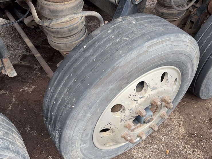 2016-kenworth-t880-image-19